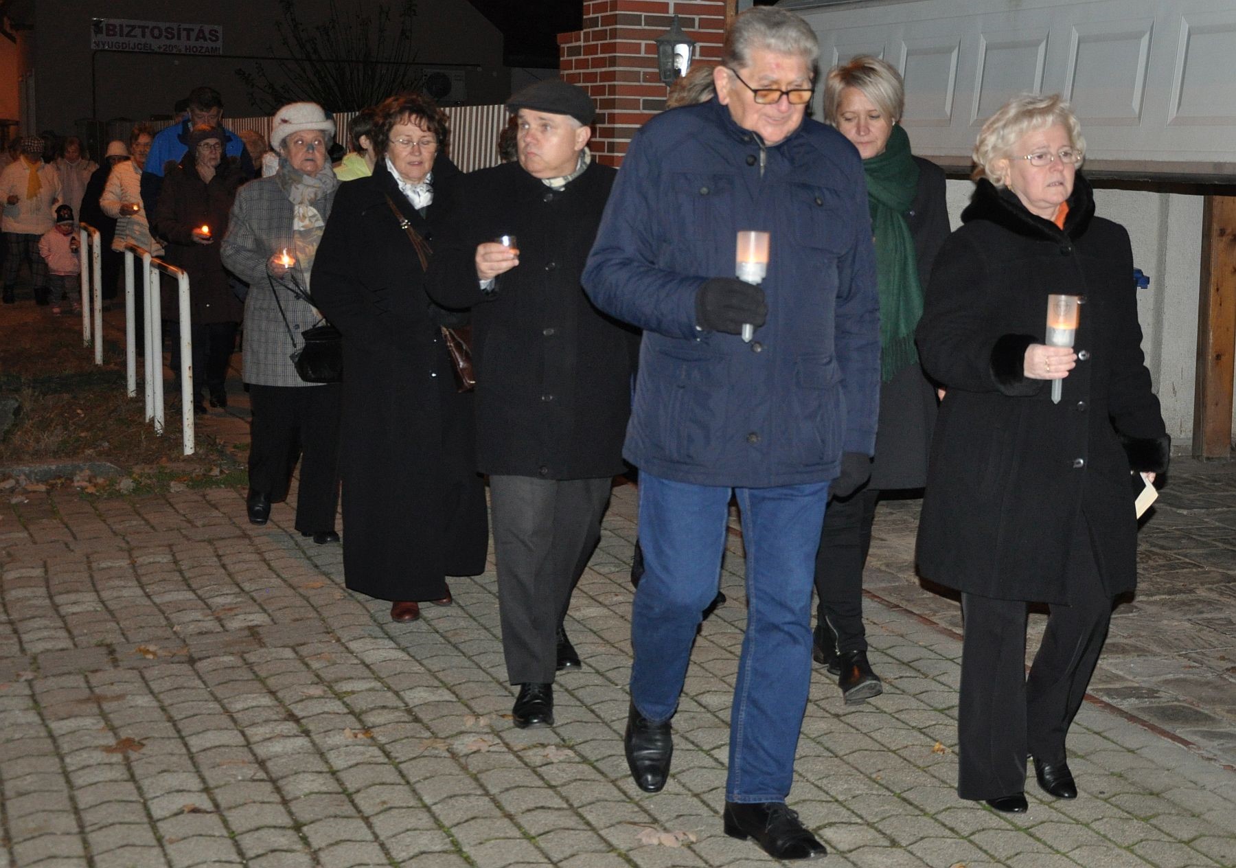 Gyertyás körmenet és kiállítás az Almássy-telepi búcsúnapokon